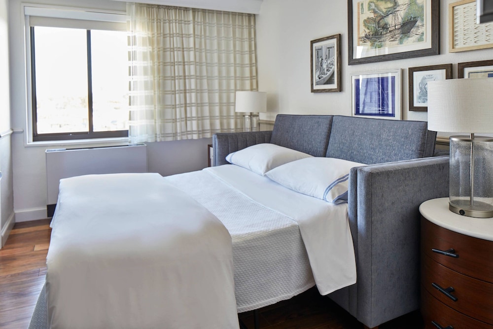 Room, 1 King Bed (Mobility Accessible, Tub) - Photo 3