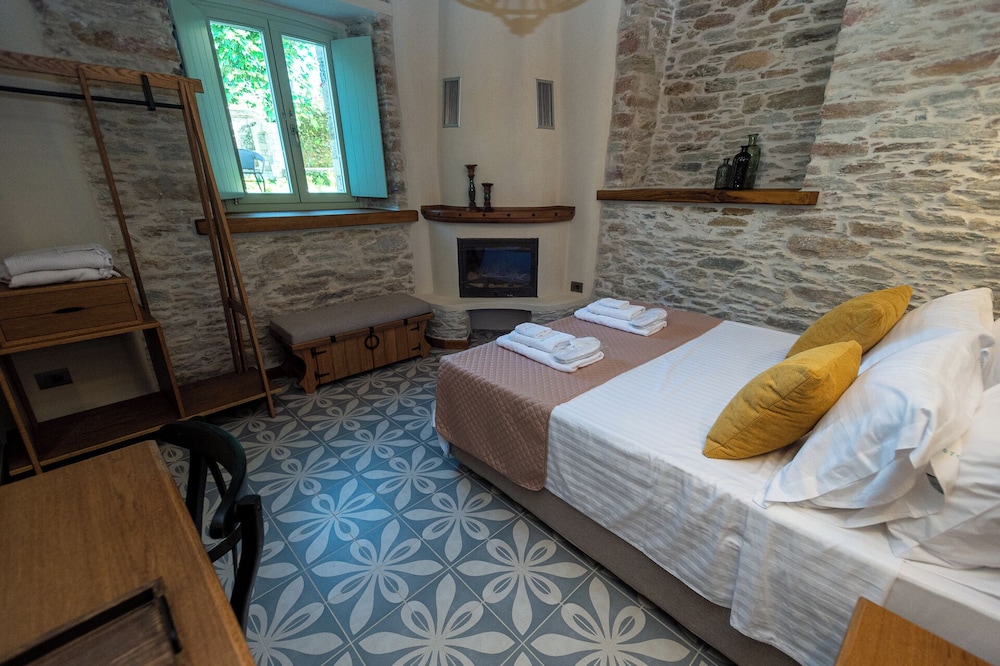 Deluxe Double Room, Garden View