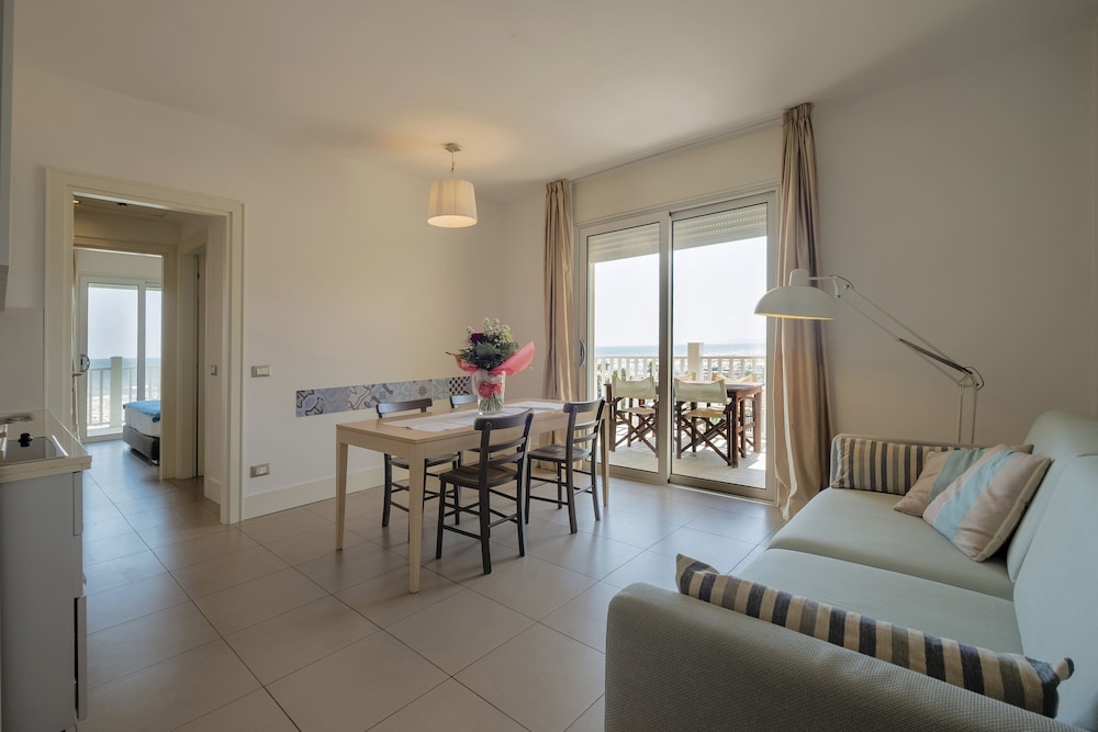 Suite, Balcony, Sea View - Photo 8