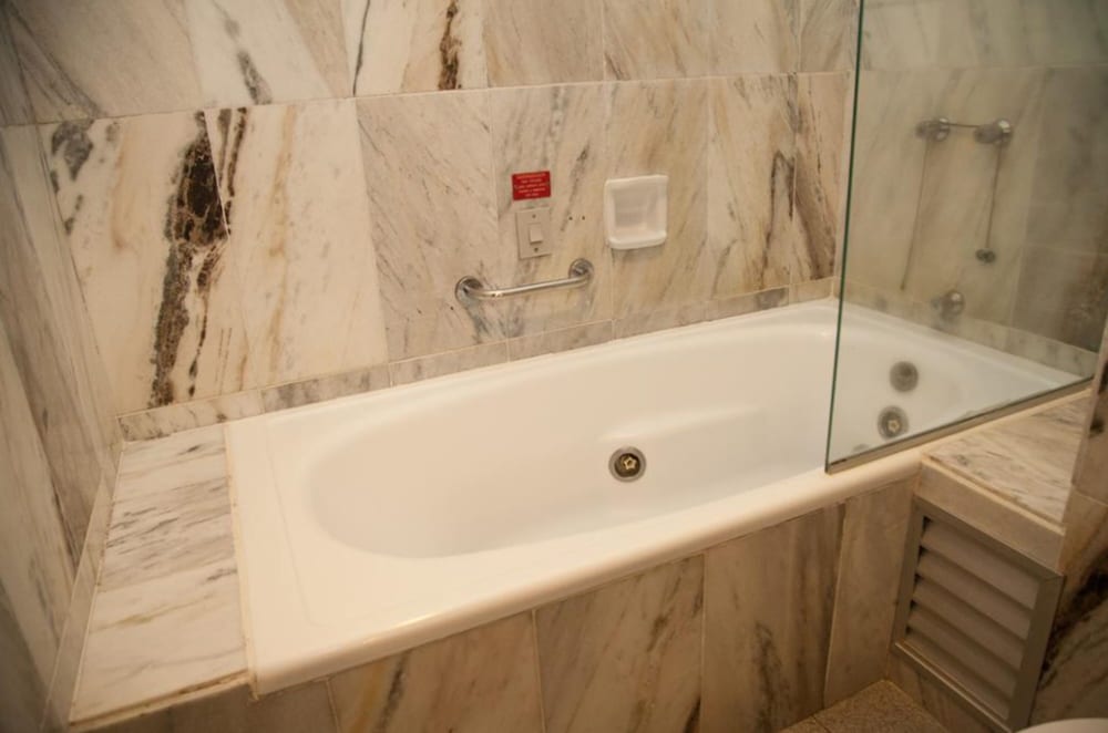 Basic Suite - Photo 4