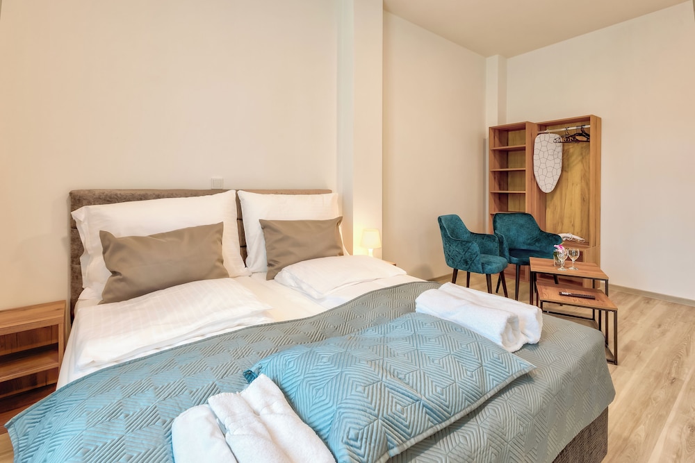 Classic Studio, 1 King Bed