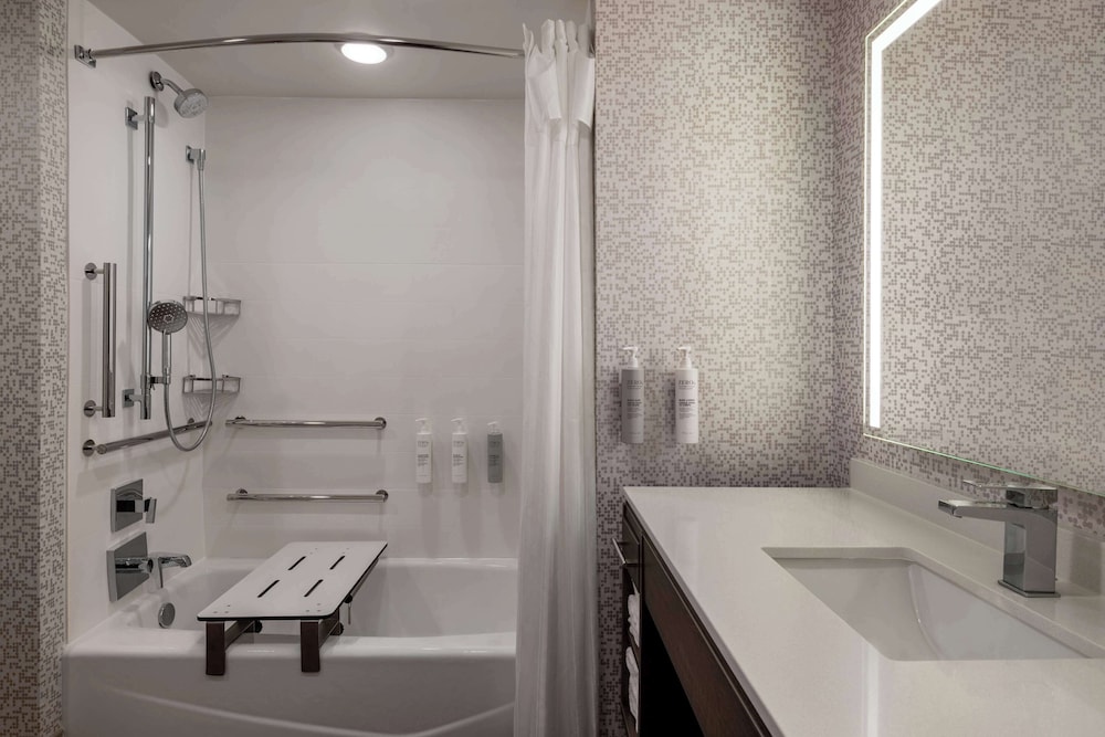 Studio Suite, 2 Queen Beds, Accessible, Bathtub (Mobility, Hearing) - Photo 2