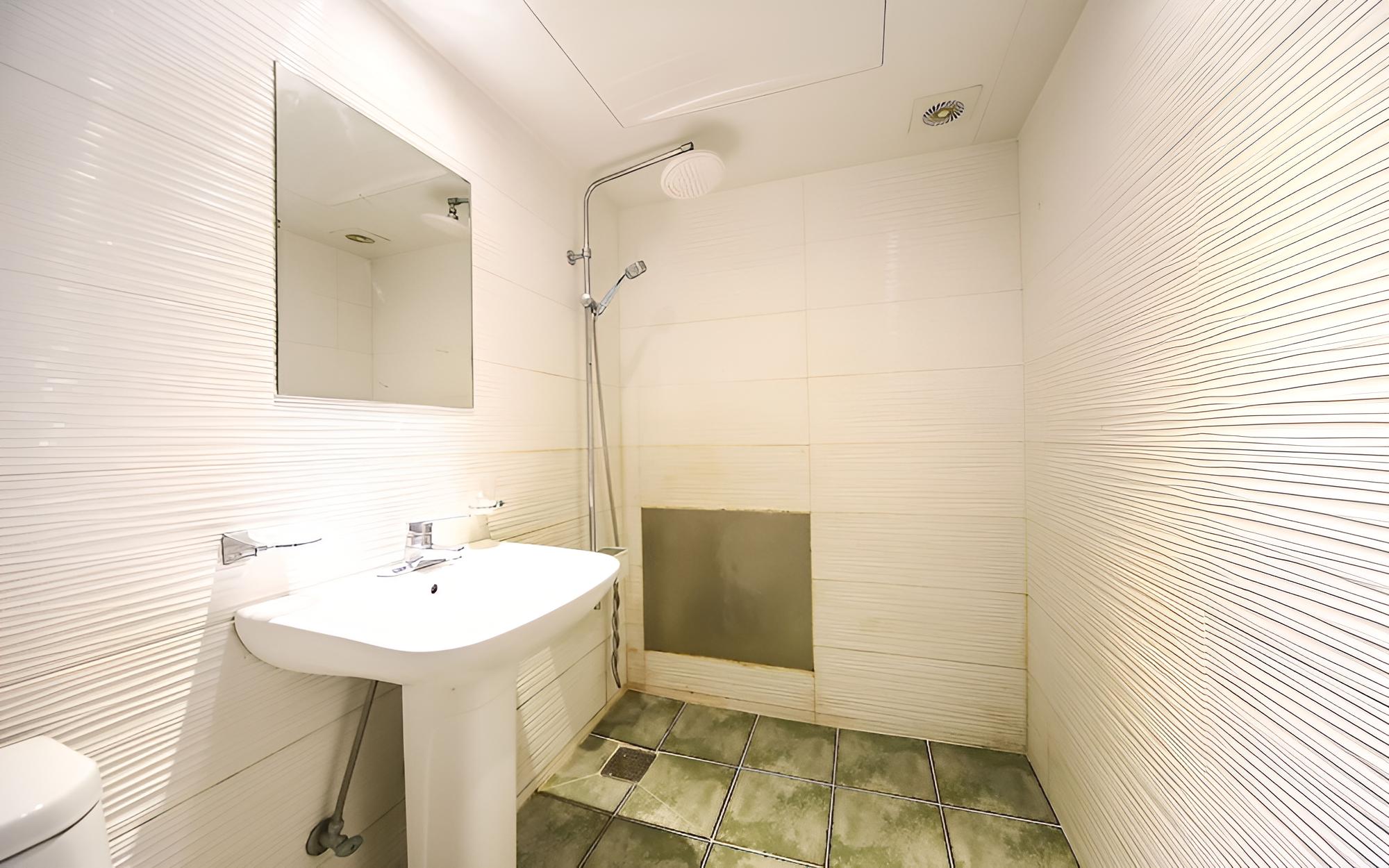 Room (Twin (2 person)) - Photo 14