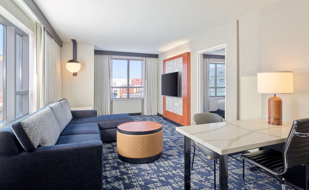 Premium Suite, 1 King Bed with Sofa bed, Non Smoking, Corner