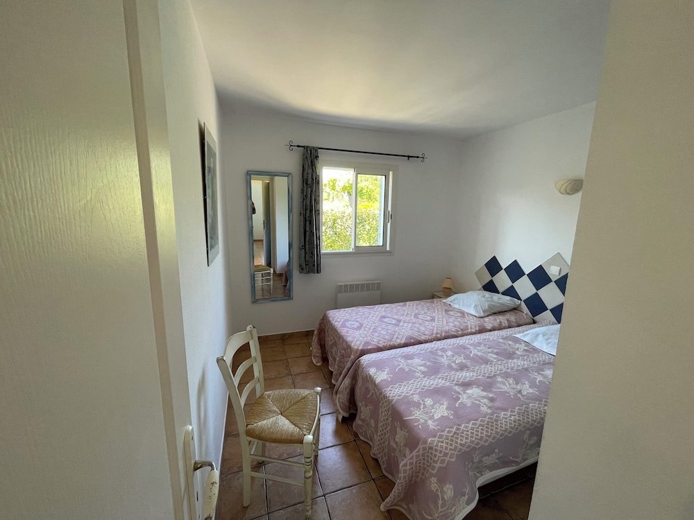 Classic Villa, 2 Bedrooms photo 3