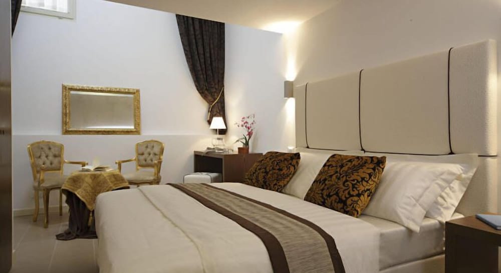 Small Double or Twin Room photo 3