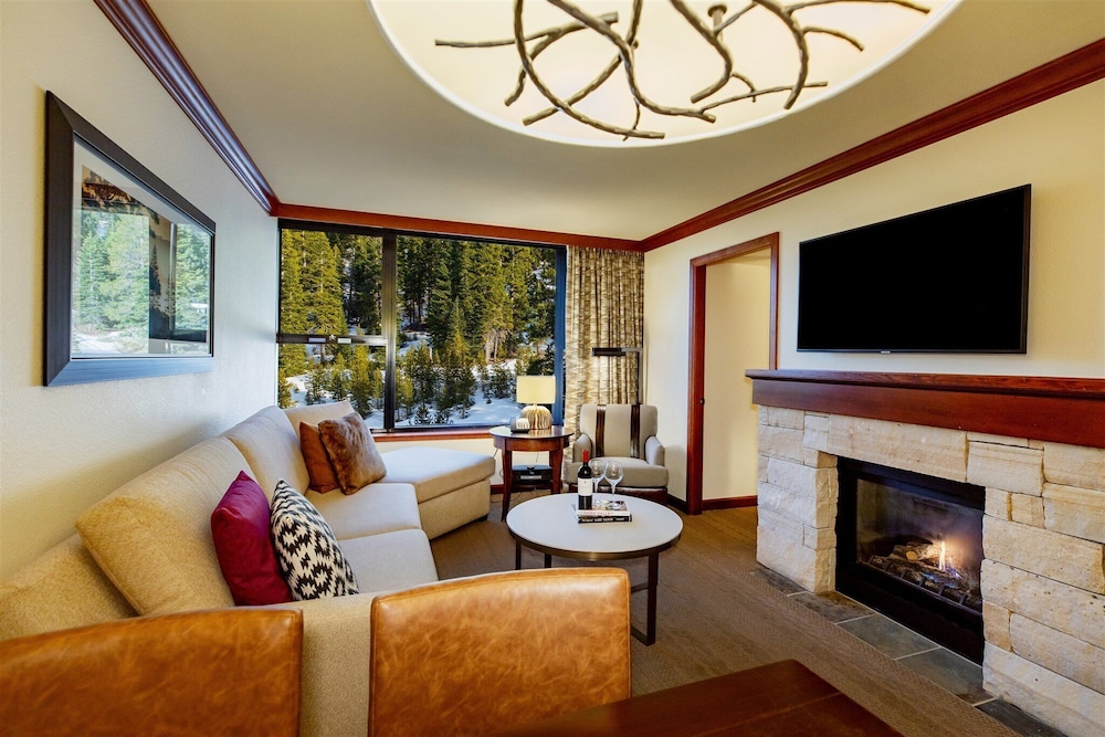Suite, Fireplace (Forest View) photo 3