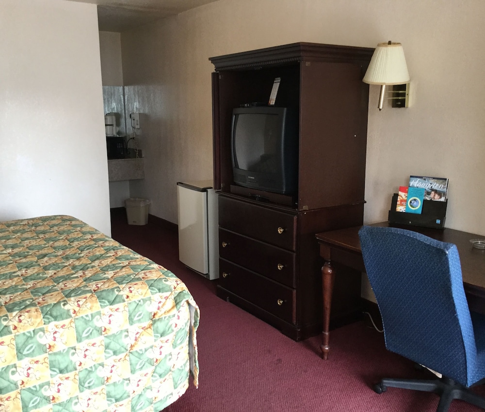 Standard Room, 1 King Bed, Smoking photo 1