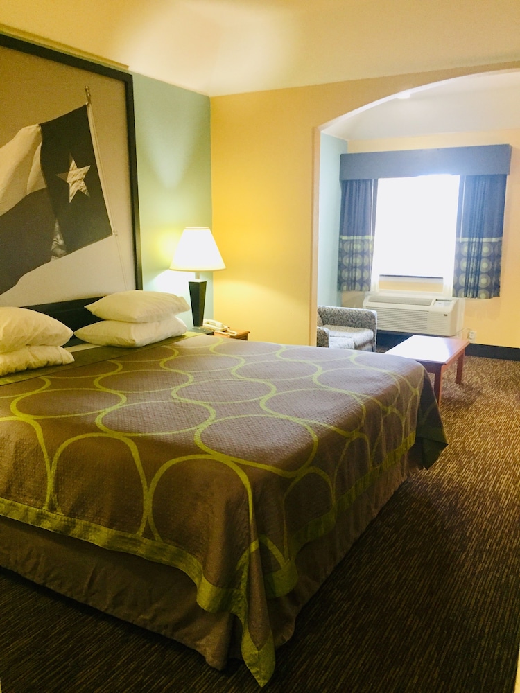 Standard Room, 1 King Bed - Photo 7