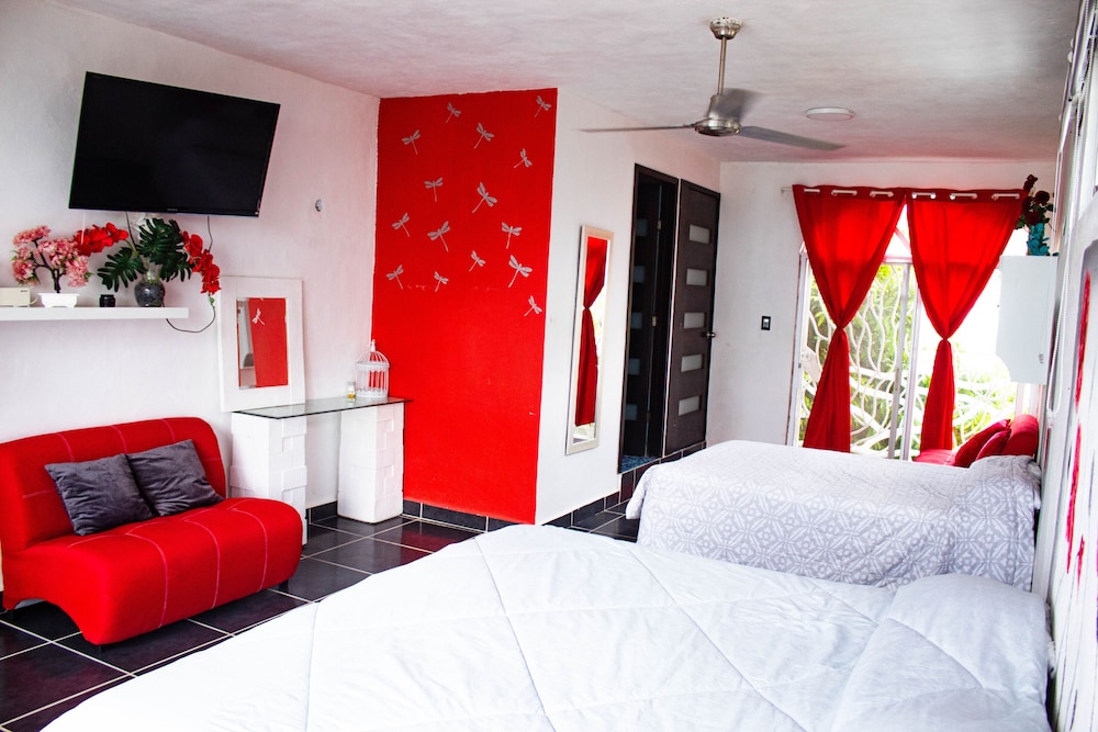 Family Cabin, 3 Bedrooms, Private Pool, Lagoon View