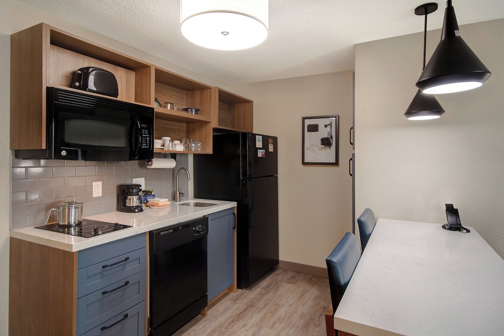 Suite, 1 Bedroom, Kitchen - Photo 5