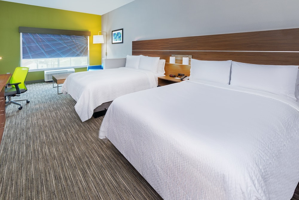 Suite, Multiple Beds - Photo 3