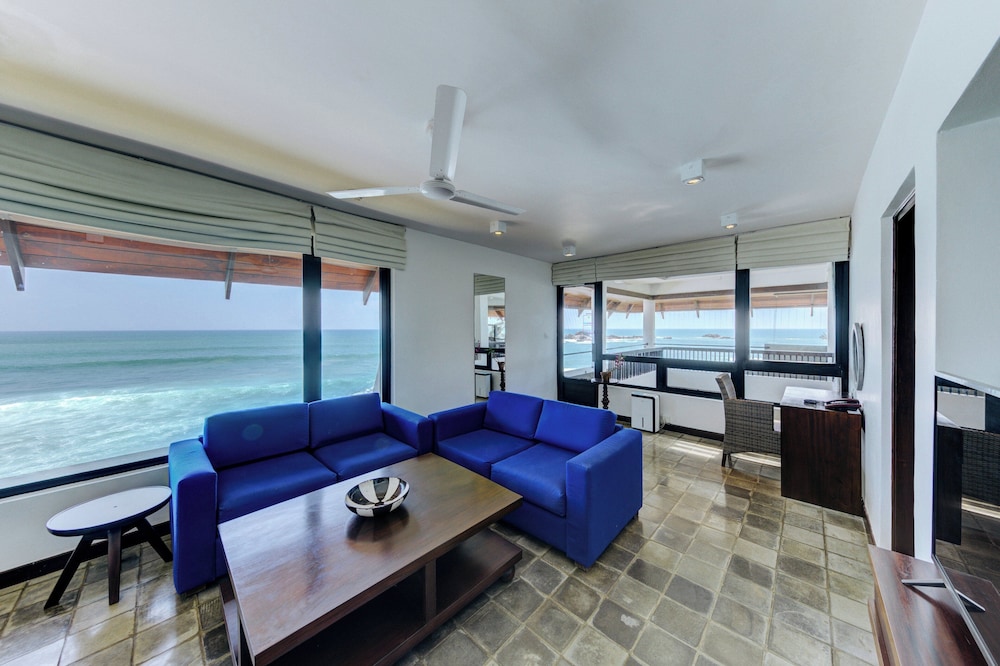 Corner Suite Ocean View with Balcony & Jacuzzi - Discounts (10% on Food and Beverage, 15% on SPA) photo 2