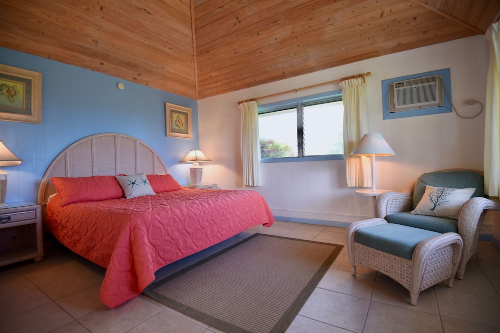 Cottage, 1 King Bed, Partial Ocean View
