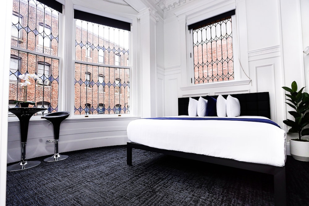 Deluxe Studio Suite (2nd Floor - Unit 202)