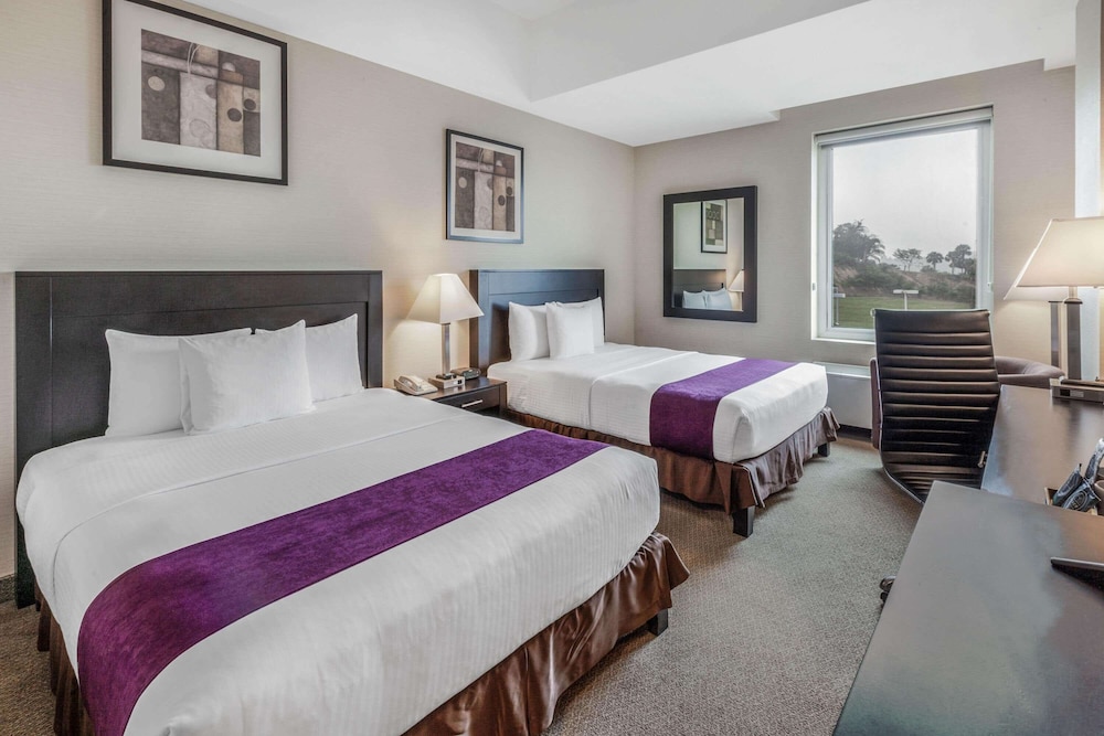 Executive Room, 2 Queen Beds - Photo 1