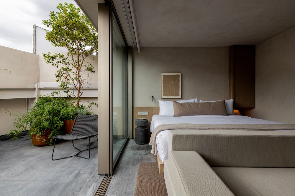 Presidential Studio Suite, 1 King Bed, Terrace, City View