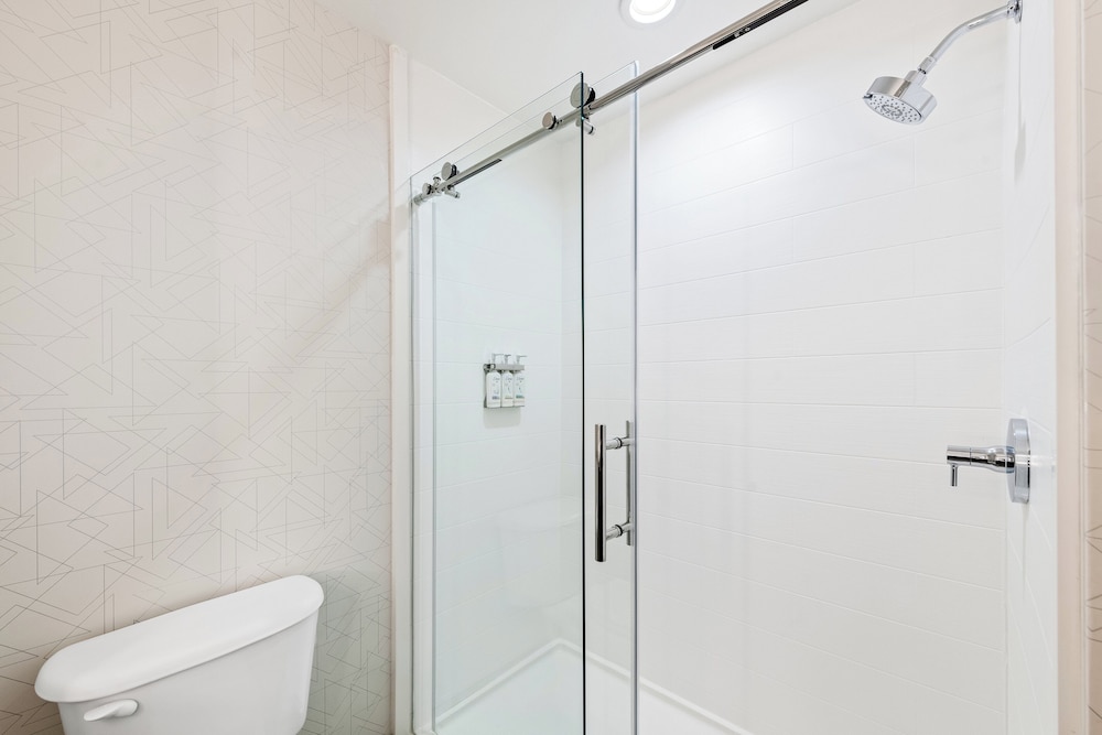Suite, 1 Bedroom - Photo 2