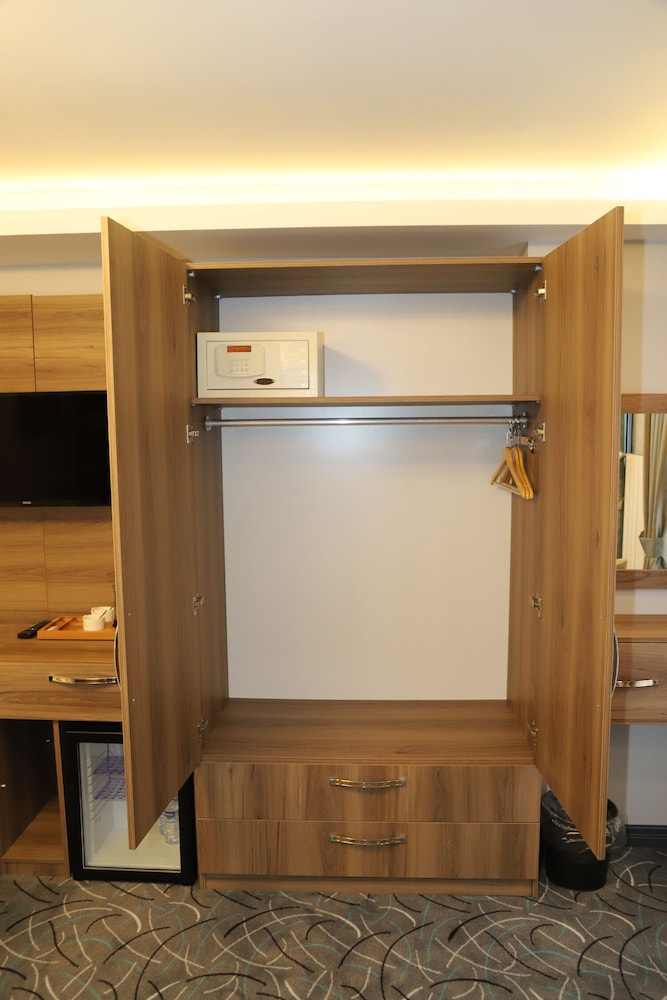 Deluxe Triple Room photo 3
