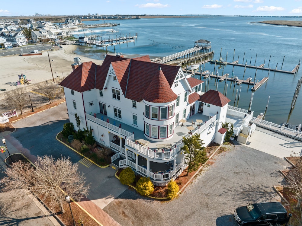 Luxury Studio Suite, Multiple Beds, Bay View, Beachfront photo 2