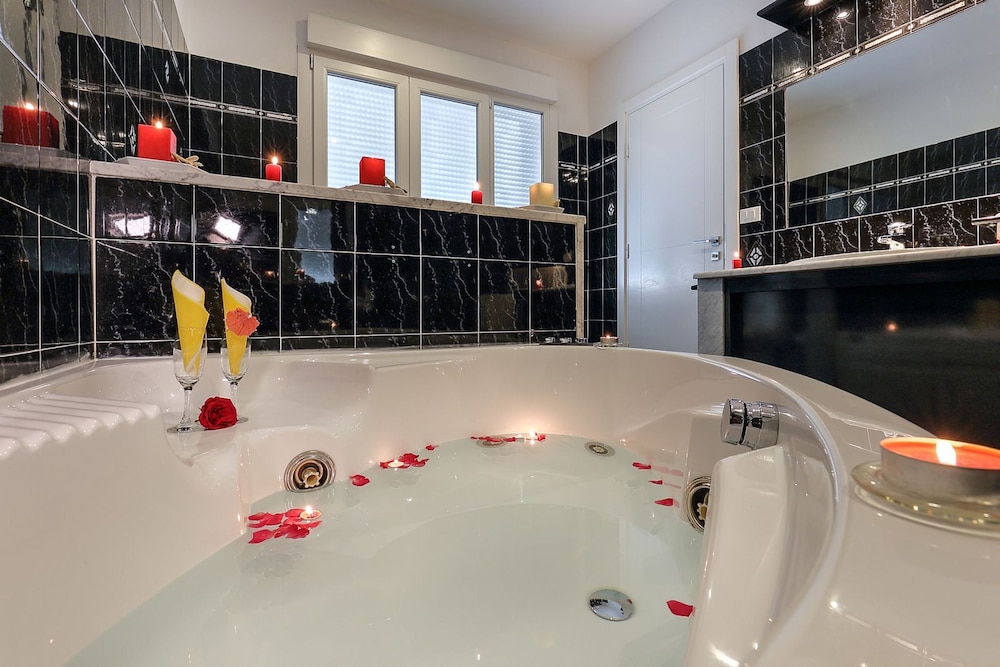 Superior Double or Twin Room, Jetted Tub photo 1
