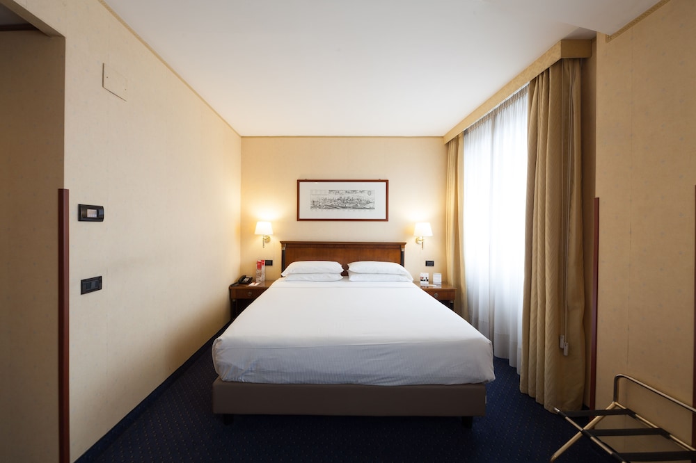 Standard Double Room Single Use photo 2