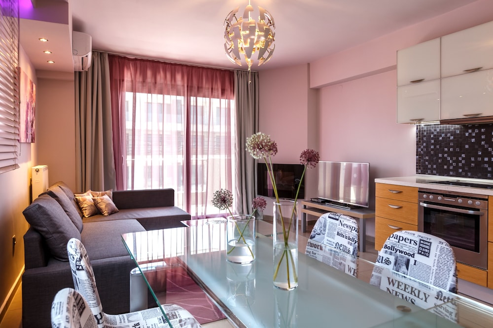 Deluxe Suite, 1 King Bed with Sofa bed photo 3