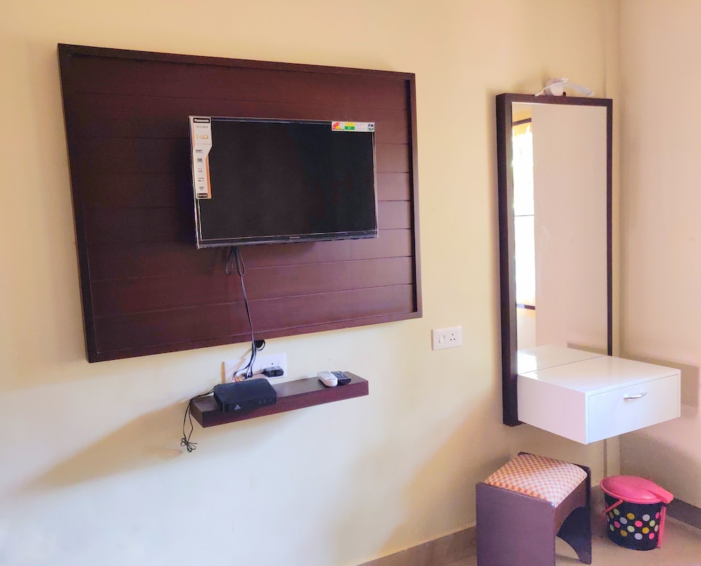 Standard Room (Non AC) photo 3