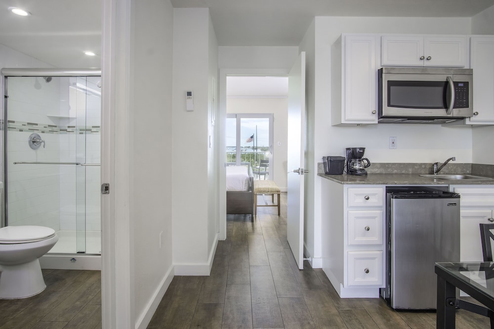 Deluxe Suite, 1 Bedroom, Balcony (King) - Photo 8