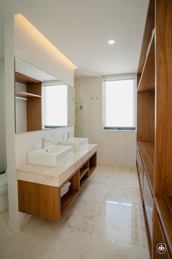 Villa photo 2