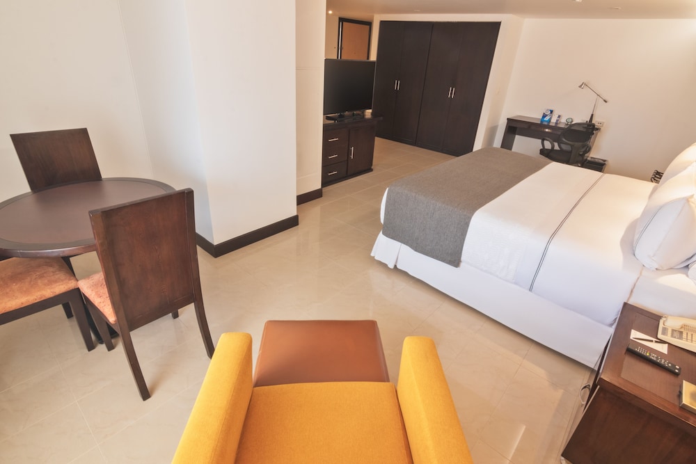 Suite, 1 King Bed (Suite Junior) - Photo 2