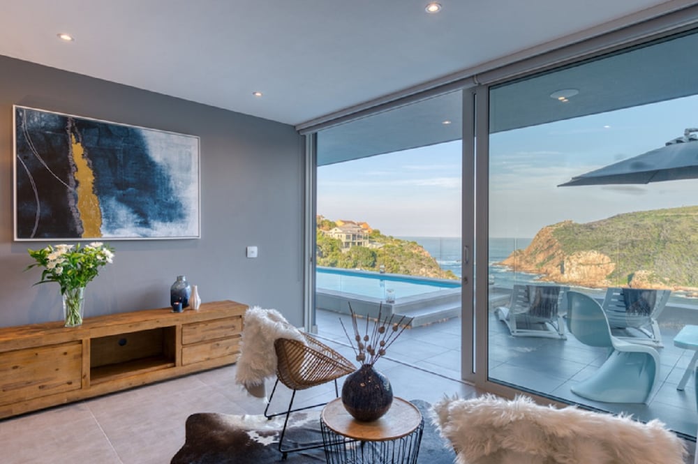 Luxury Room, 1 King Bed, Balcony, Ocean View - Photo 4