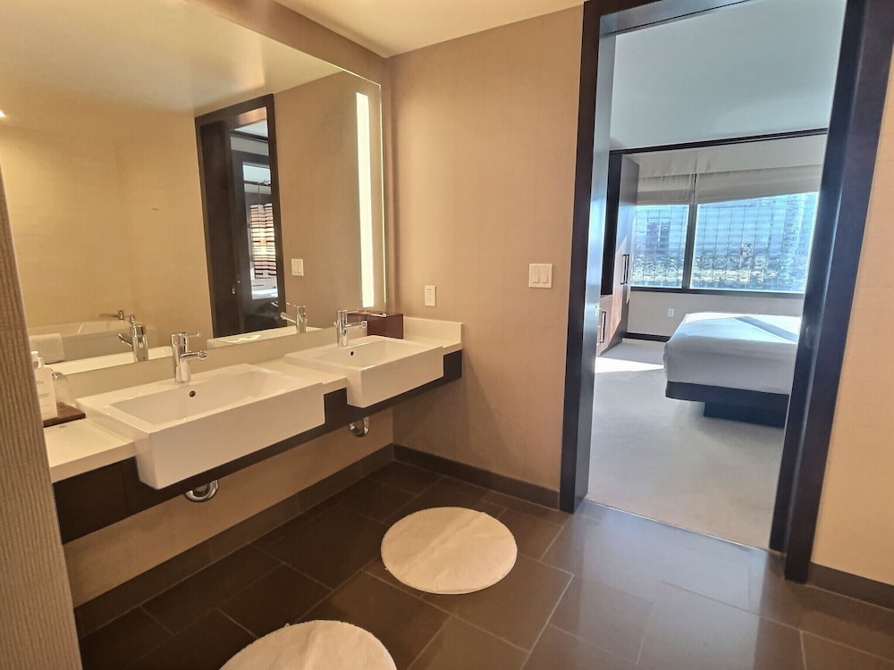 Vdara Studio Aria View - Photo 10
