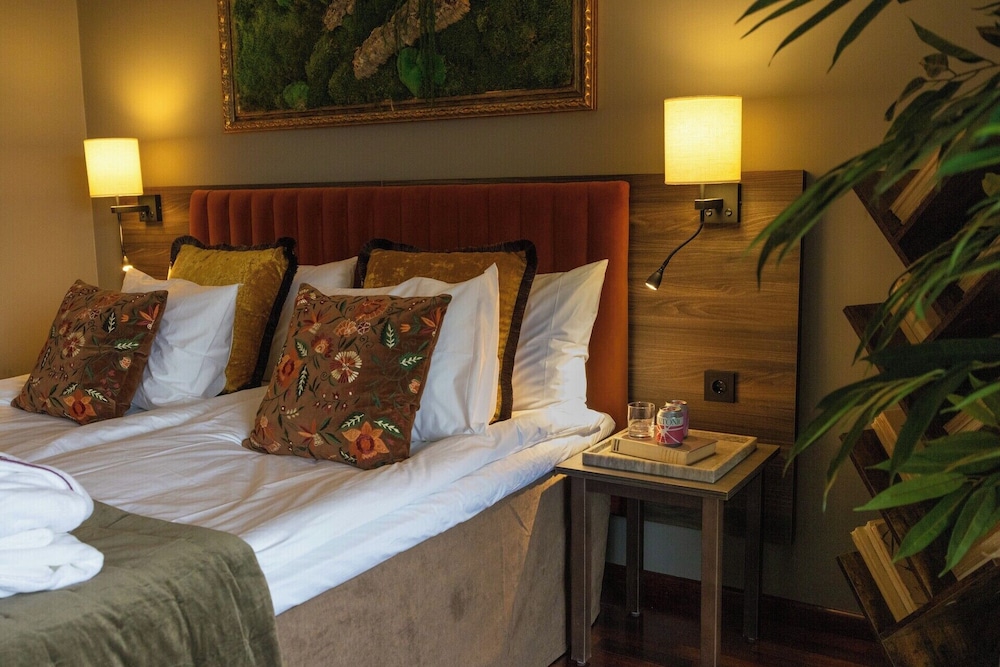 Standard Room, 1 Queen Bed - Photo 2