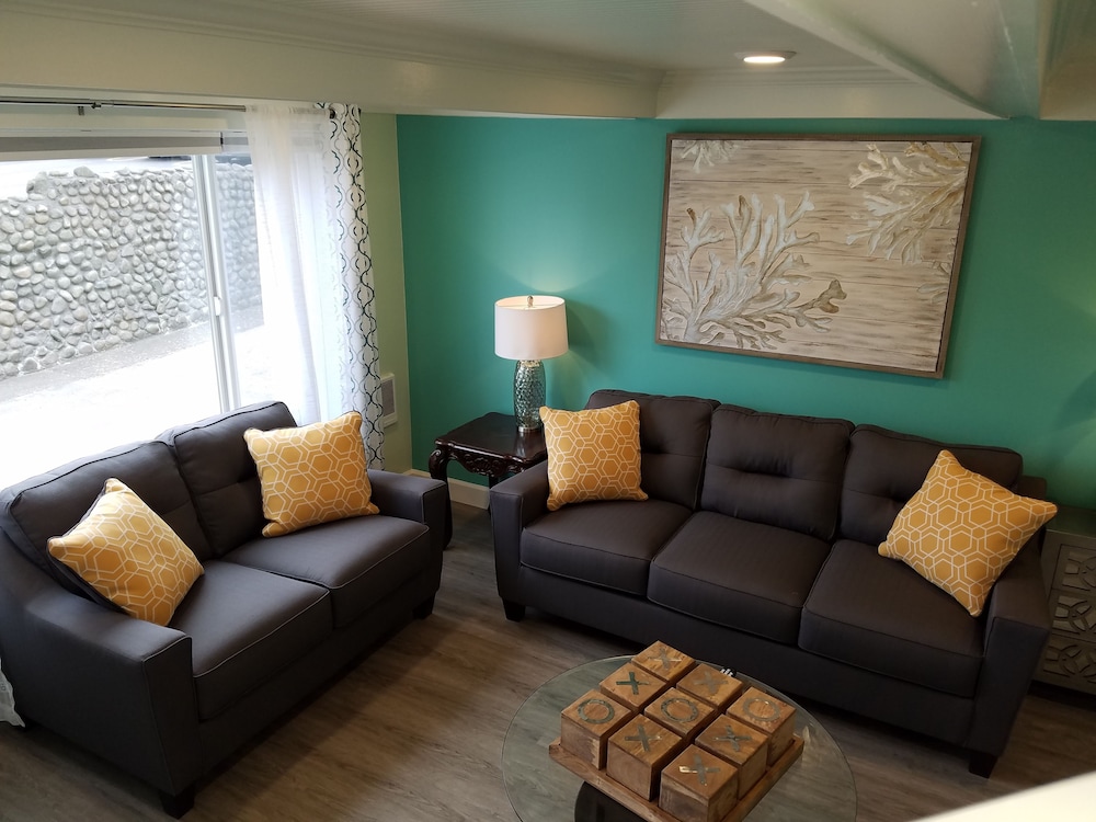 2 Bedroom Luxury Townhome, Fireplace, Kitchen - Not Pet Friendly