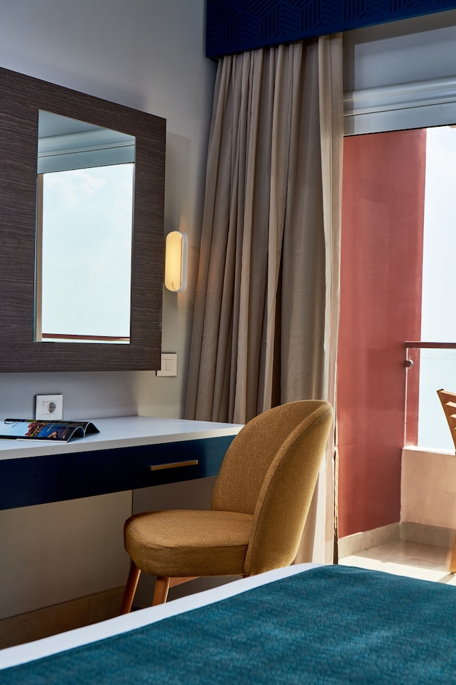 Superior Room, 2 Twin Beds, Balcony, Garden View - Photo 4