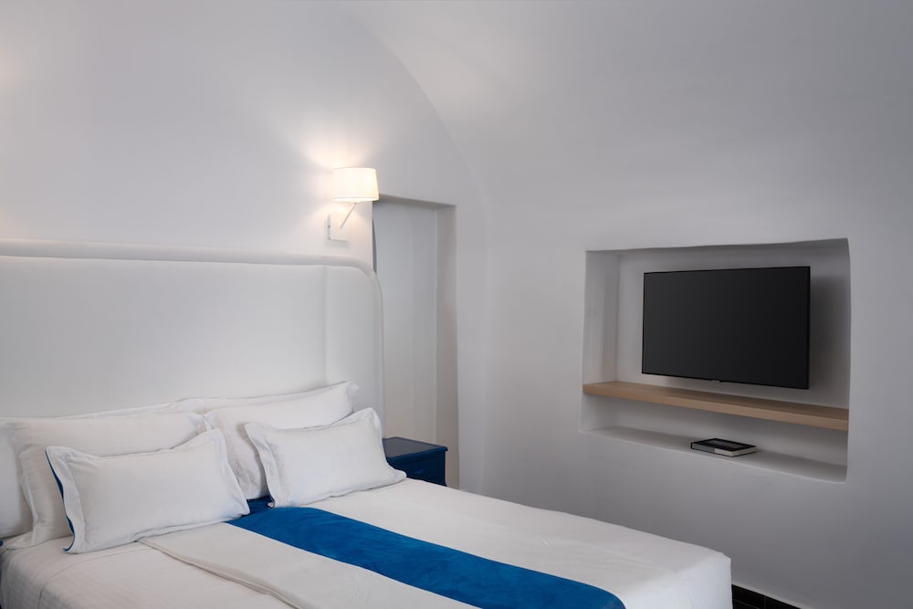 Suite, Jetted Tub - Photo 2