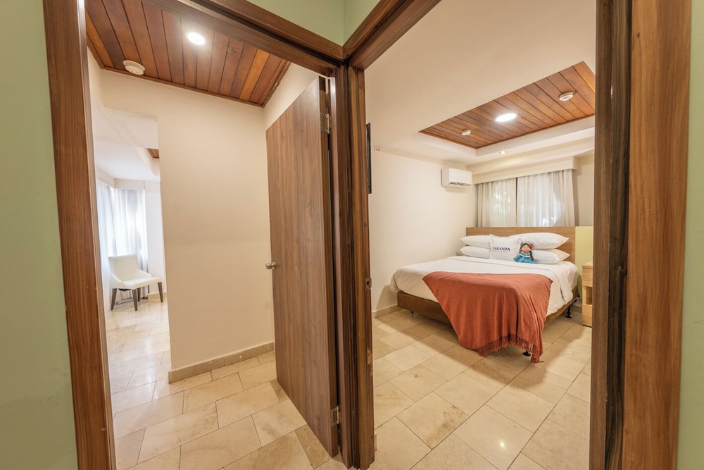2 Bedroom Suite, 1 King Bed, 1 Queen Beds - Photo 3