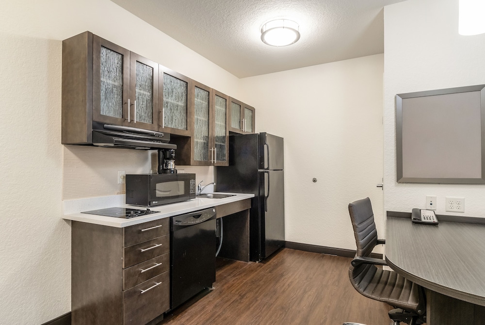 Suite, 1 Bedroom, Roll-in Shower (Communications) thumbnail 5