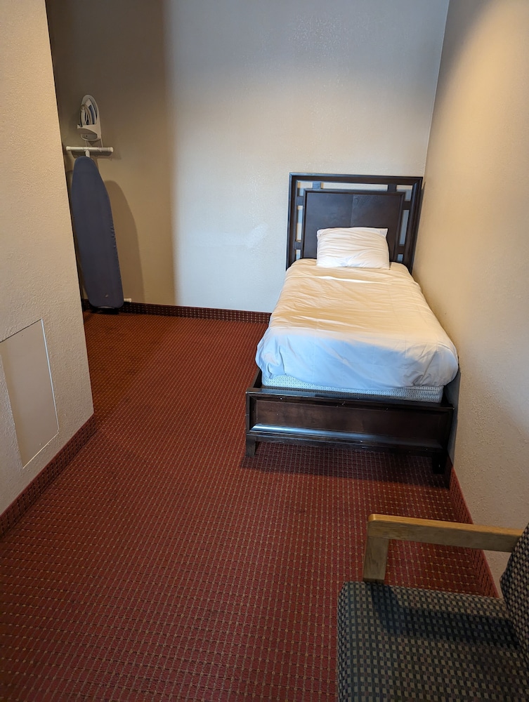 Room, Multiple Beds, Non Smoking - Photo 3