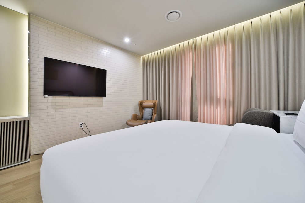 Deluxe Nouhaus Room - Photo 8