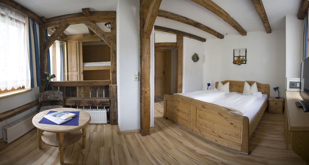 Quadruple Room, Multiple View