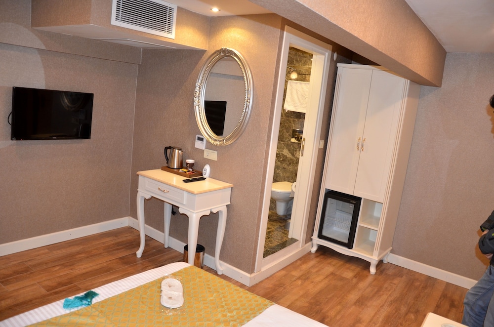 Deluxe Double Room, 1 Queen Bed, Non Smoking photo 2