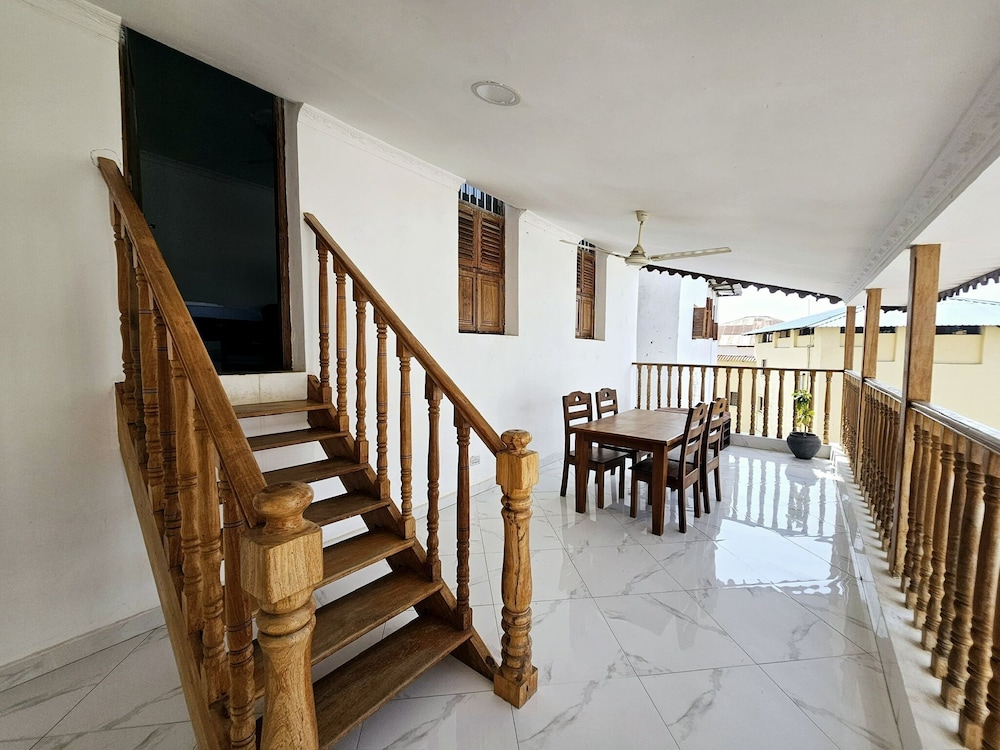 Family Room, Balcony