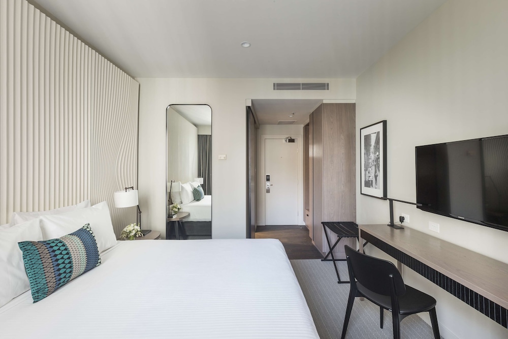 Room, 1 King Bed - Photo 5
