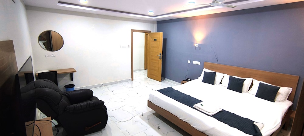 Luxury Studio, Lake View