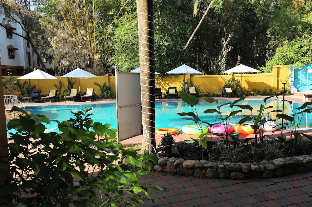 Luxury Room, Pool View - Photo 6