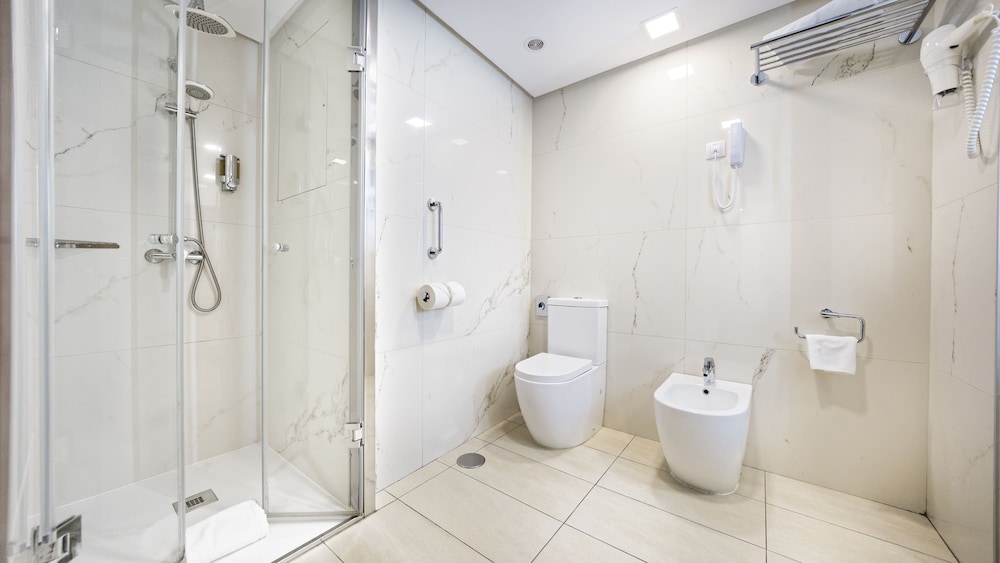 Standard Double Room (Spa access included) thumbnail 5