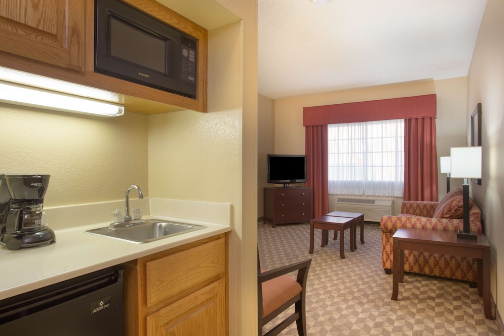 Suite, 1 King Bed, Non Smoking, Jetted Tub (with Sofabed) - Photo 6