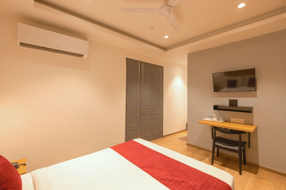 Deluxe Room with Free WiFi - Photo 4